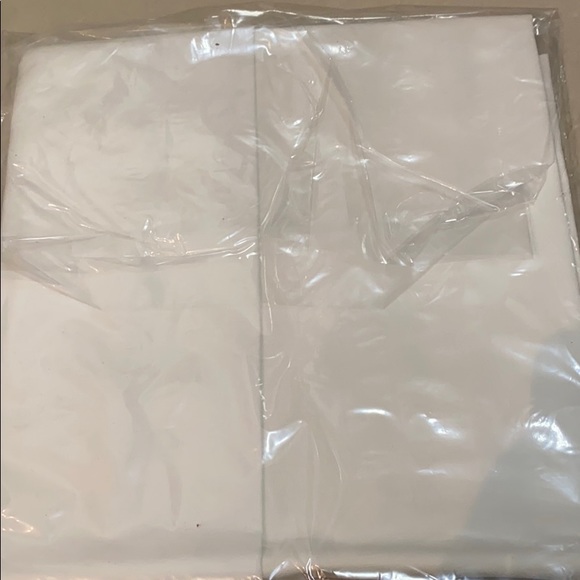 NWT 2 pillowcases with floral embroidery - Picture 4 of 4